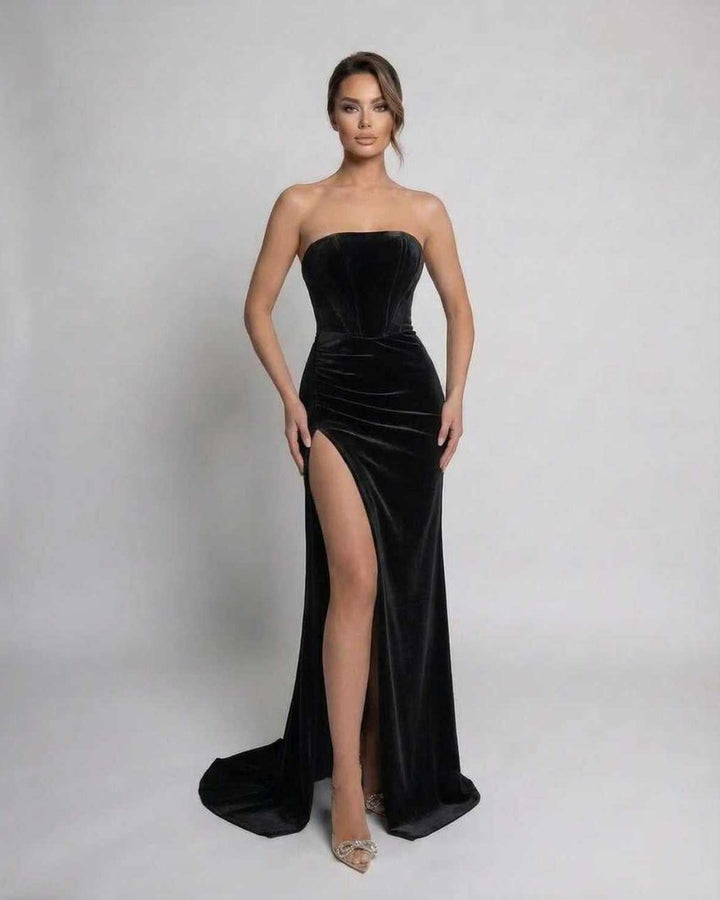 Elegante vestido maxi negro para mujer, sin tirantes, ideal para fiestas y ocasiones especiales.