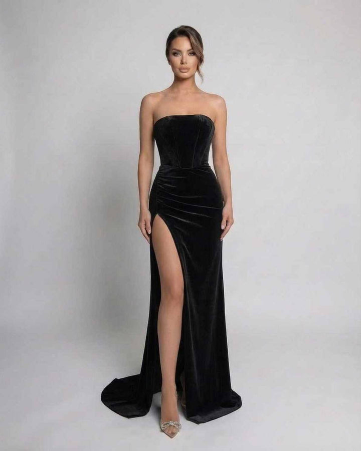 Vestido de noche negro de mujer, corte maxi sin tirantes, moda elegante para fiesta glamurosa.