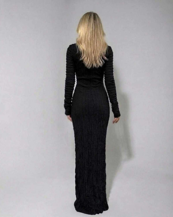 Vestido maxi negro de ajuste delgado con manga larga, perfecto para ocasiones especiales y moda femenina.