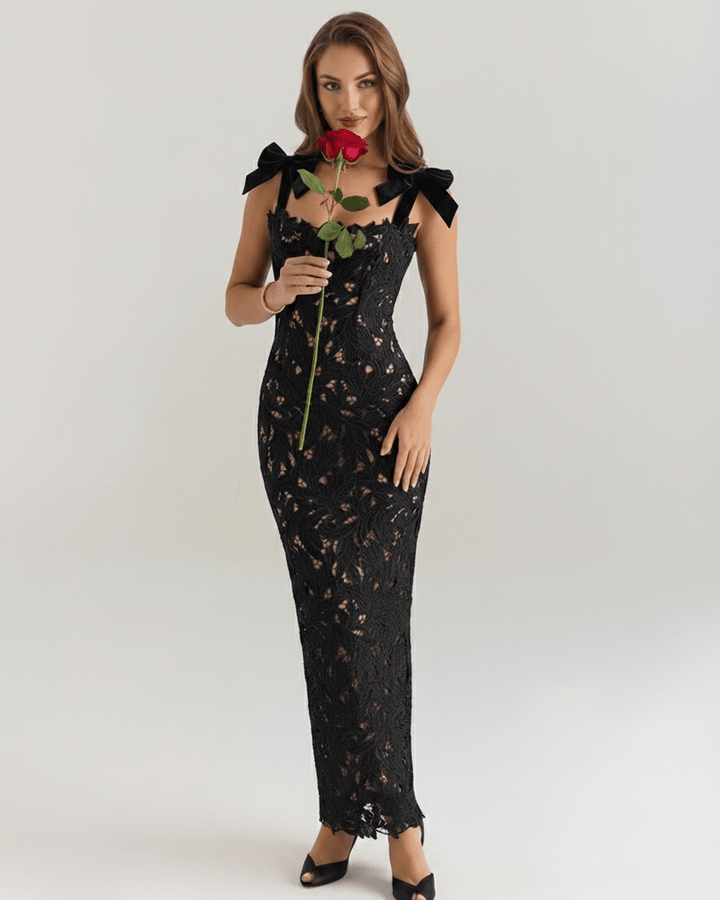 Elegante vestido maxi formal para mujer con escote cuadrado, perfecto para bodas y eventos especiales.
