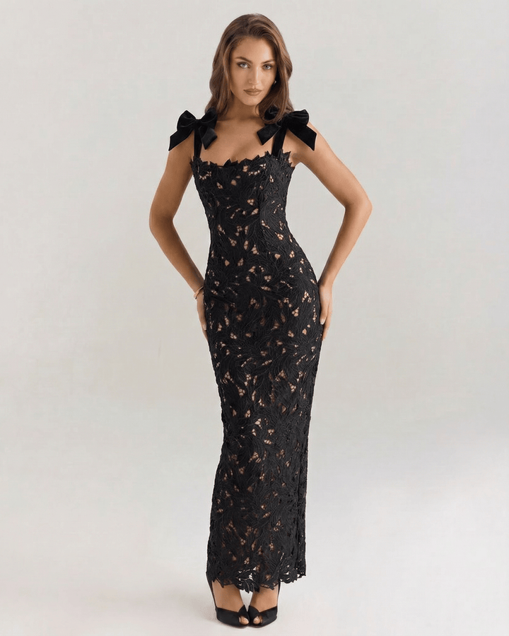 Vestido maxi elegante de mujer con escote cuadrado, perfecto para noche y ocasiones especiales.