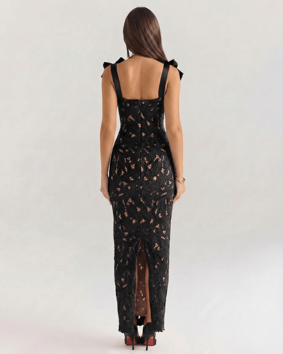 Maxi vestido formal con escote cuadrado para mujer, ideal para eventos y cenas elegantes.