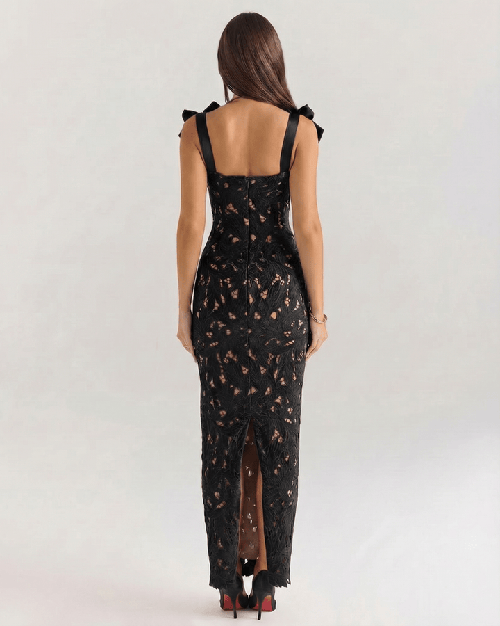 Maxi vestido formal con escote cuadrado para mujer, ideal para eventos y cenas elegantes.