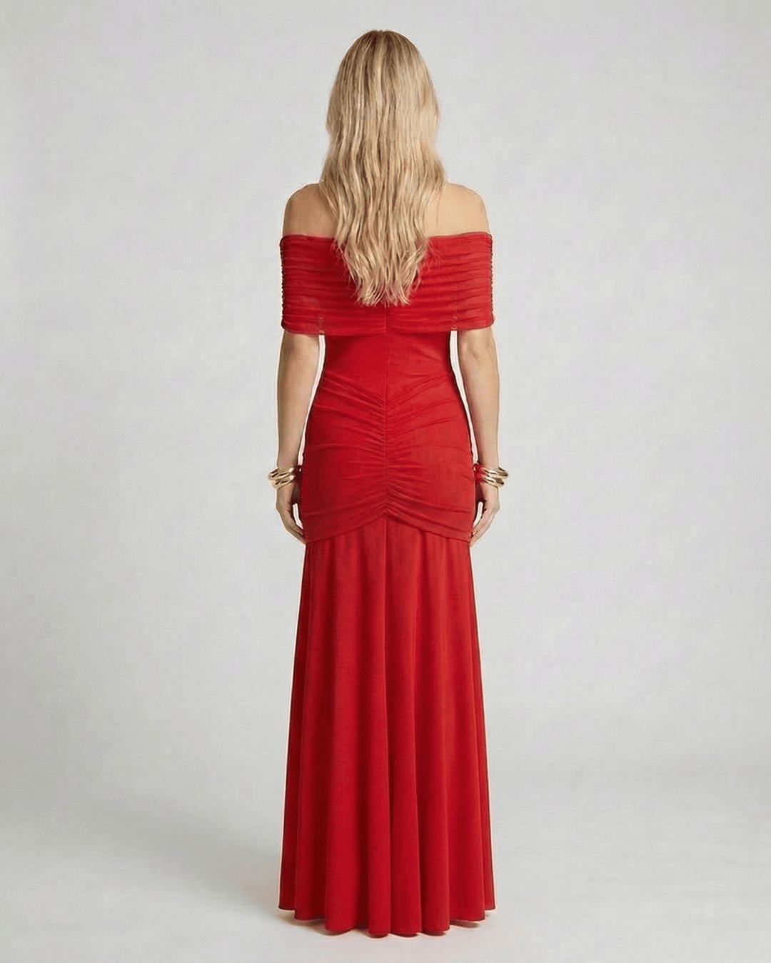 Vestido de gala para mujer, maxi, con escote off-shoulder, realzando la figura.