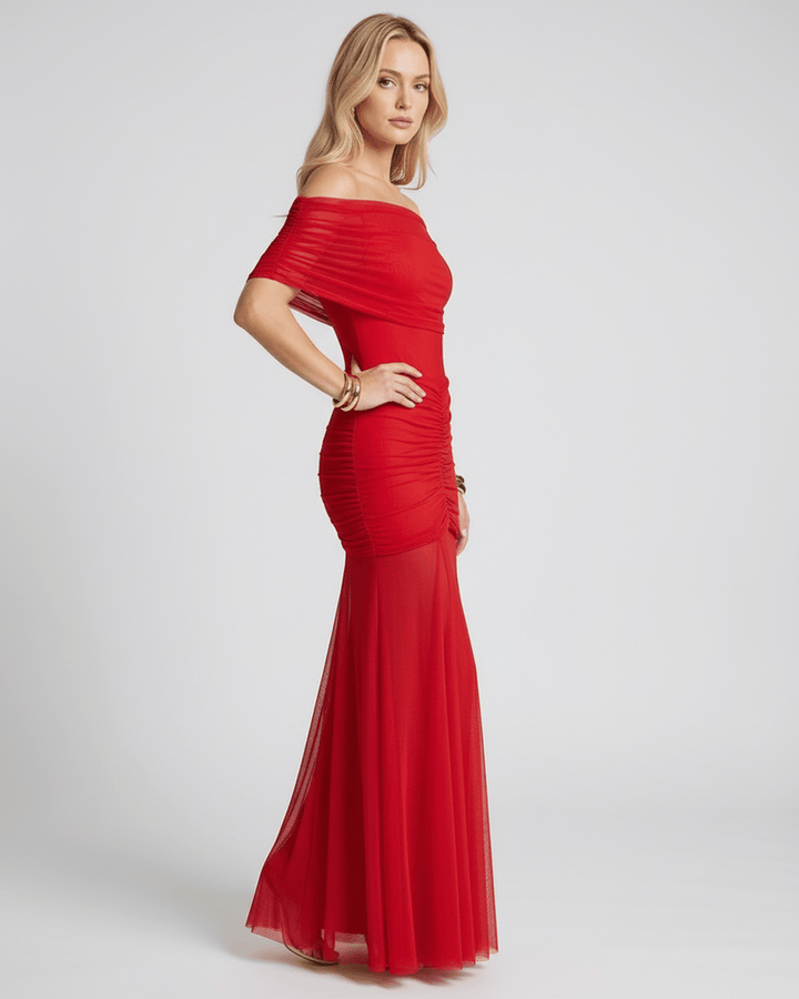 Elegante vestido maxi para mujer, escote off-shoulder, ideal para celebraciones y cenas.