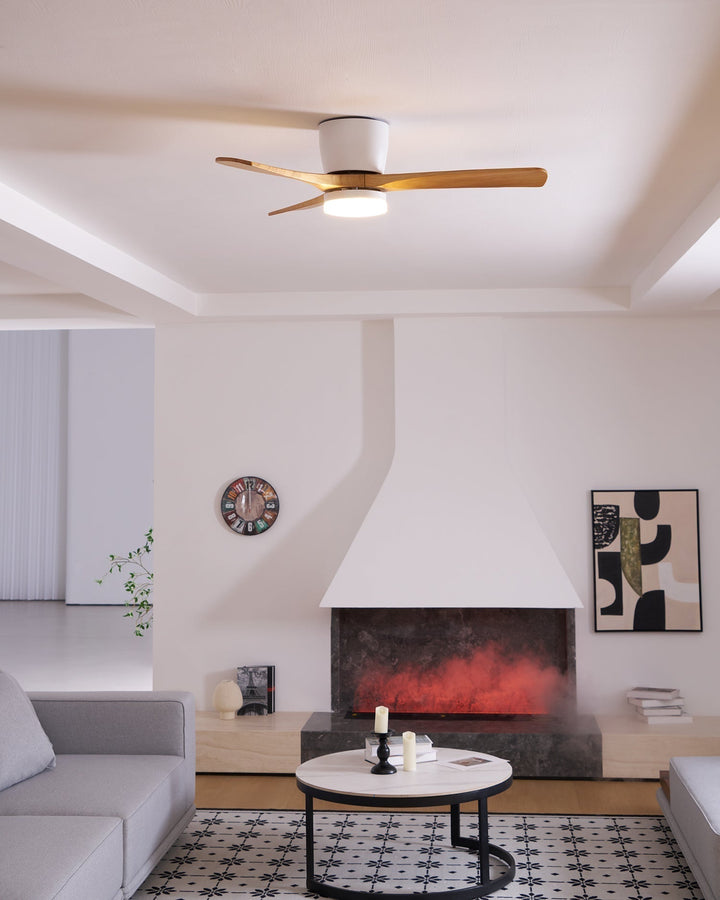 Dale un toque nórdico a tu hogar con este ventilador de techo LED de madera y control.