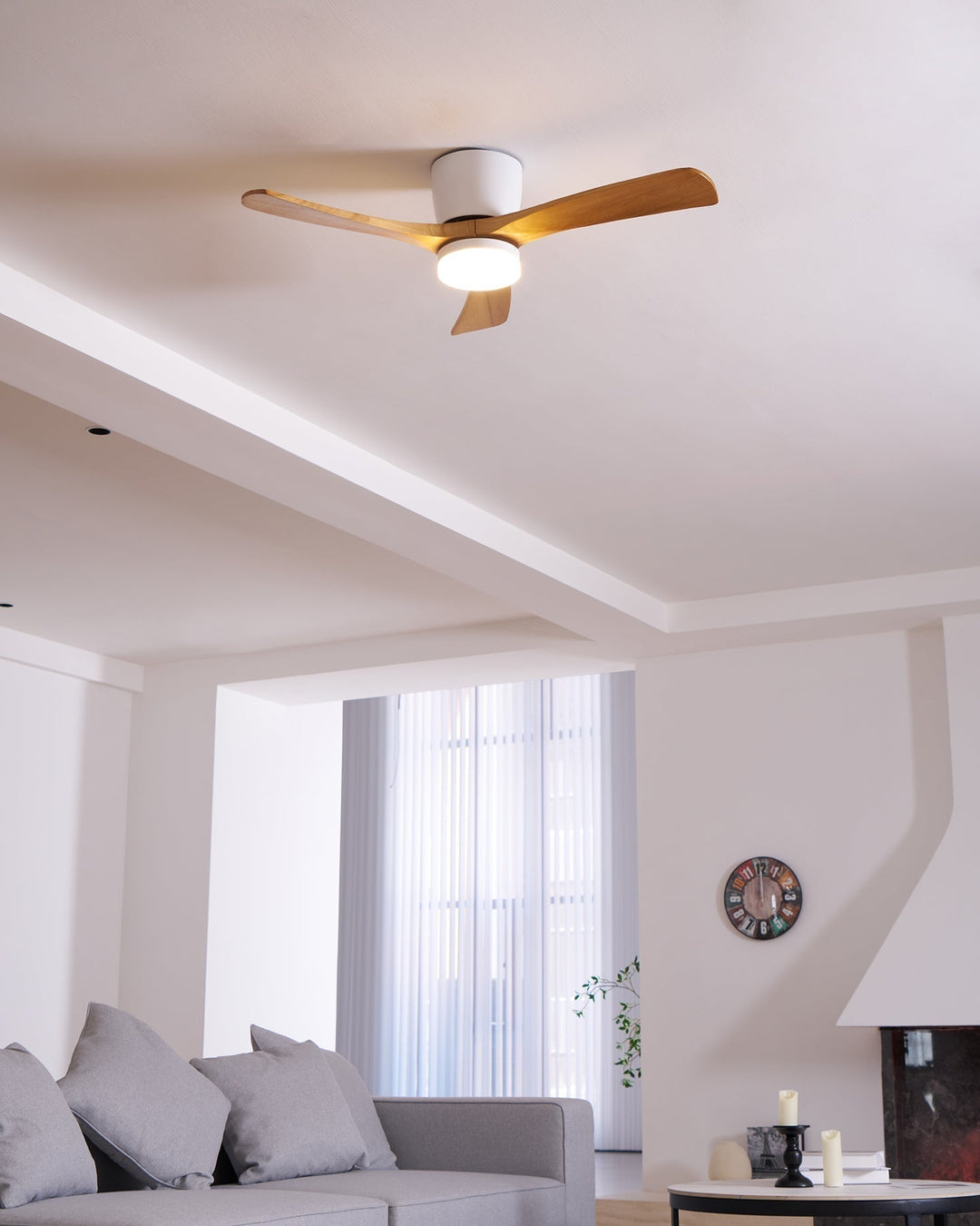 Aspas de madera para ventilador de techo nórdico moderno con luz LED y control silencioso.