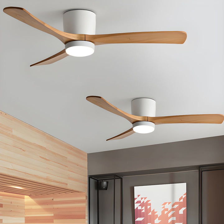 Ventilador de techo versátil con luz LED, estilo nórdico, madera, y control remoto práctico.