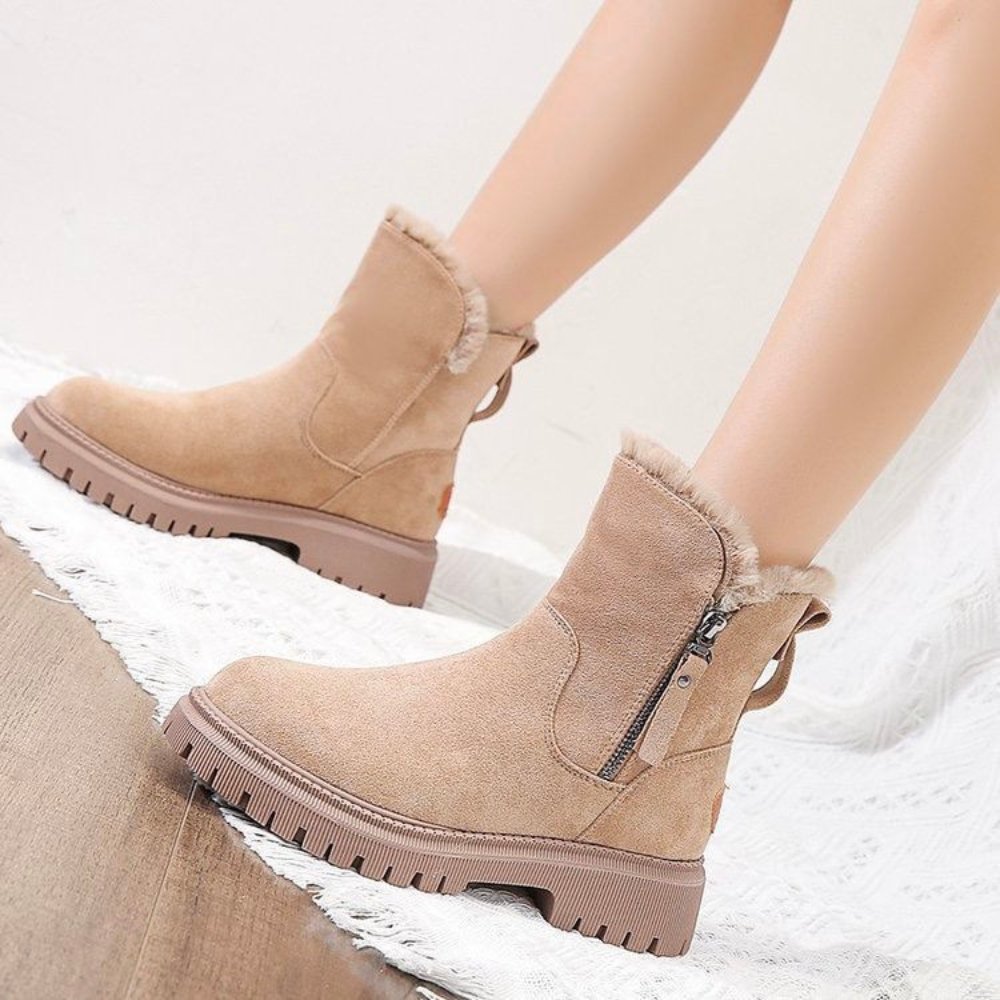 Botas cómodas de invierno para mujer con forro de felpa, ideales para largas caminatas y mantener los pies calientes.