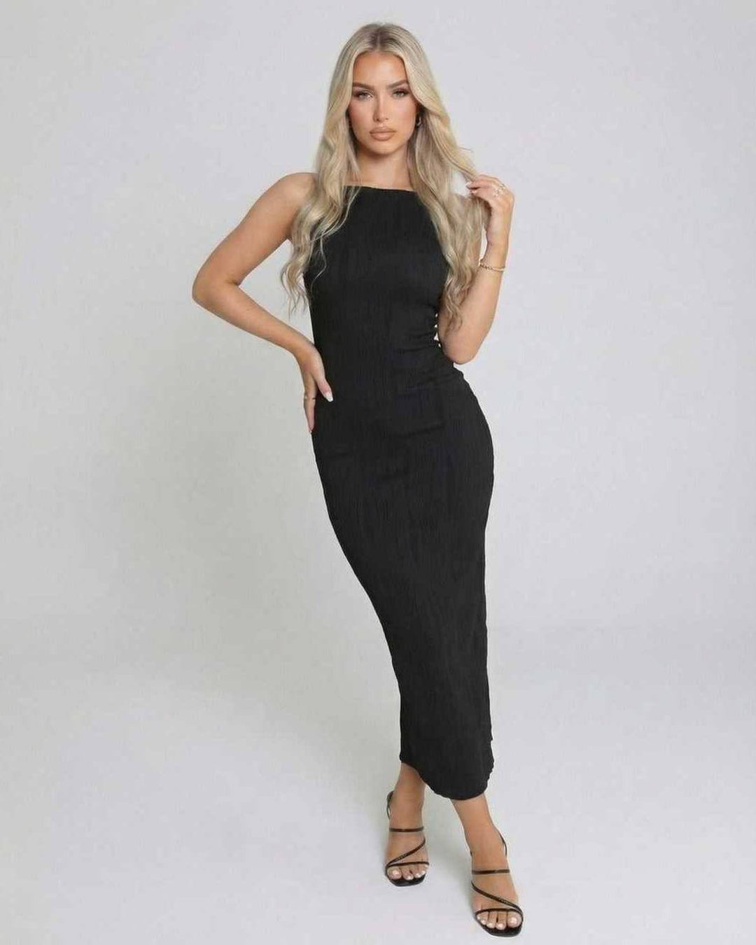 Vestido midi Nova blanco para mujer, estilo elegante y sofisticado. Ideal para ocasiones especiales y cóctel.