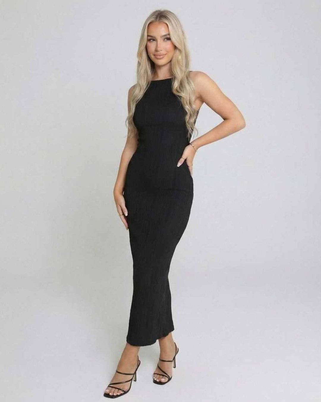 Vestido de fiesta midi blanco elegante para mujer. Perfecto como vestido de cóctel o para ocasiones especiales.
