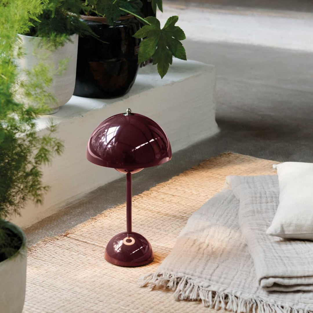 Iluminación ambiental LED de mesa. Estilo minimalista, moderno para dormitorio y oficina.
