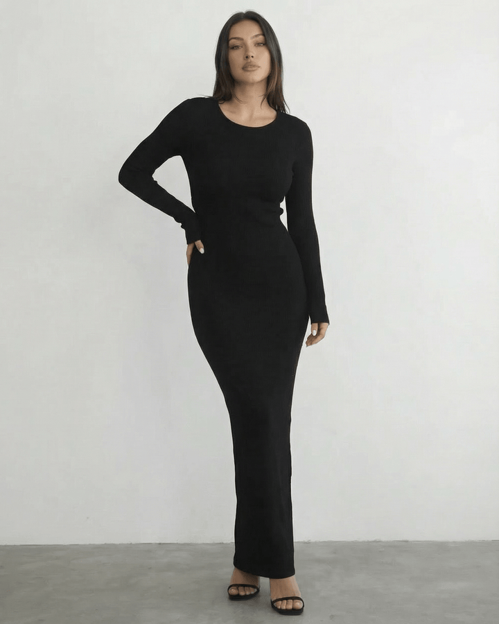 Vestido maxi negro elegante con manga larga y espalda abierta, ideal para noche o fiesta.