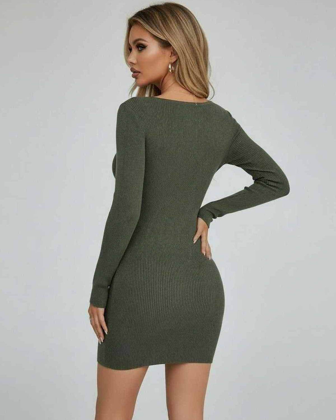 Vestido ajustado mini mujer con manga larga, cuello semi-abierto y cintura alta, estilo moderno.