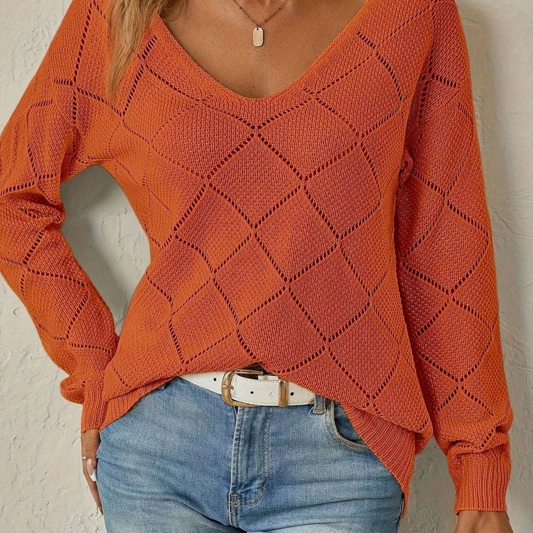 Jersey calado de punto moderno para mujer. Escote en V, manga larga. Prenda clave para otoño-invierno.