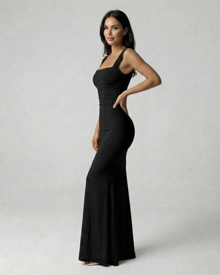 Vestido maxi negro sofisticado para mujer, corte elegante, ideal para eventos de noche y cenas especiales.
