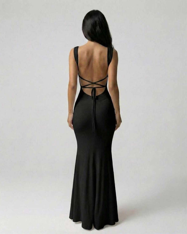 Vestido maxi negro de fiesta para mujer, diseño sofisticado, ideal para ocasiones especiales y eventos de noche.