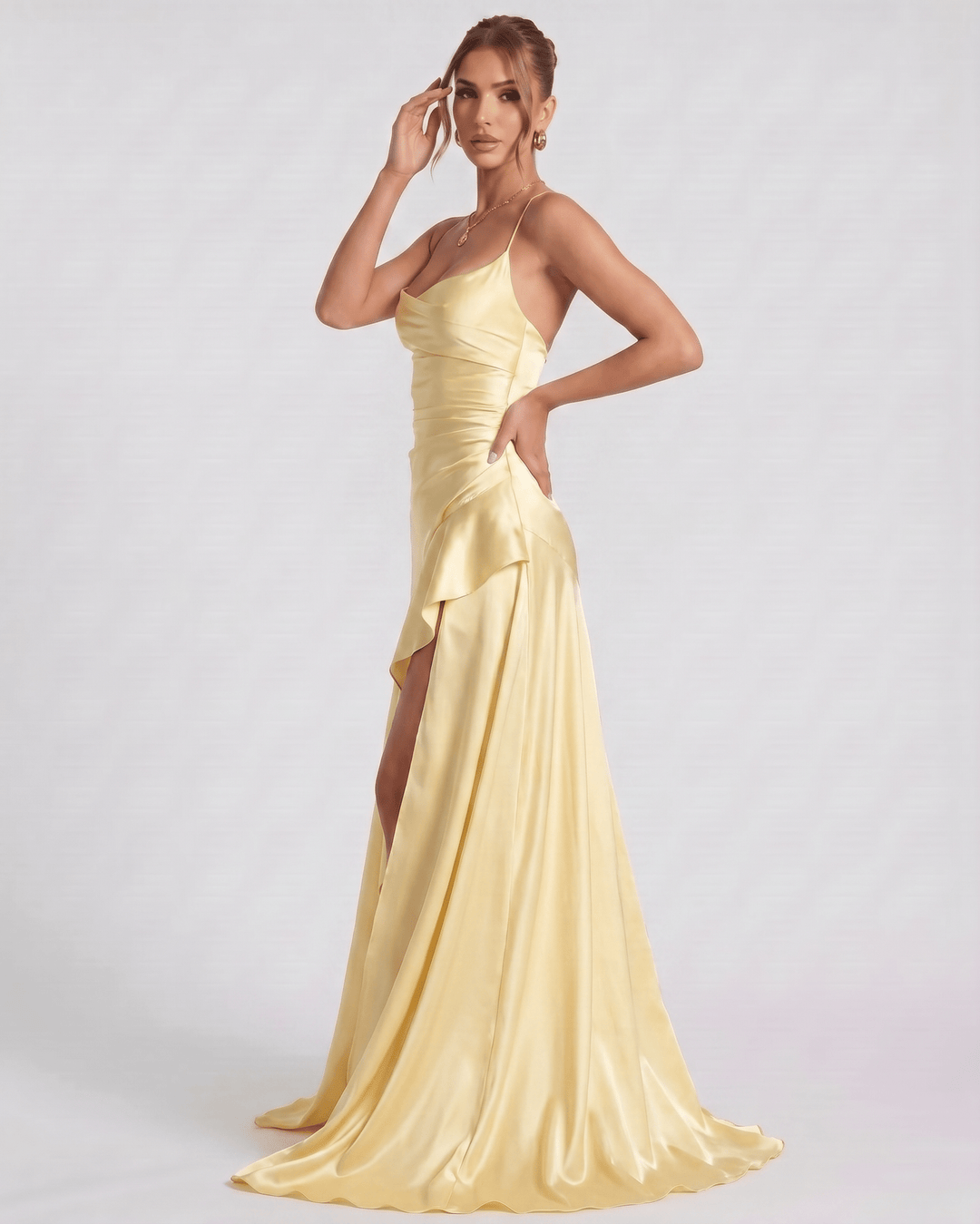 Vestido formal de mujer, maxi, cuello descolgado, ideal para lucir en verano.