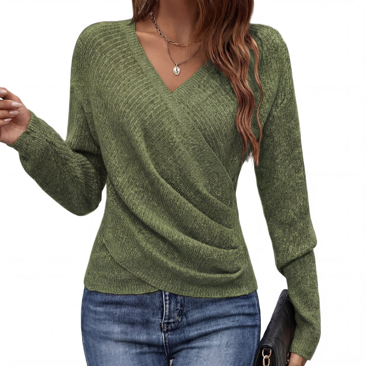 Detalle del jersey de manga larga de mujer, tejido suave y elegante, ideal para climas fríos.