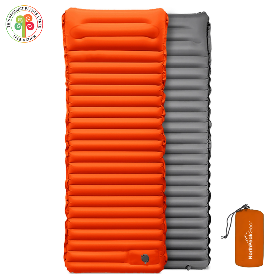 Descanso premium en montaña: colchoneta de camping con 10cm de grosor y bomba integrada. Ideal para viaje y aventura.