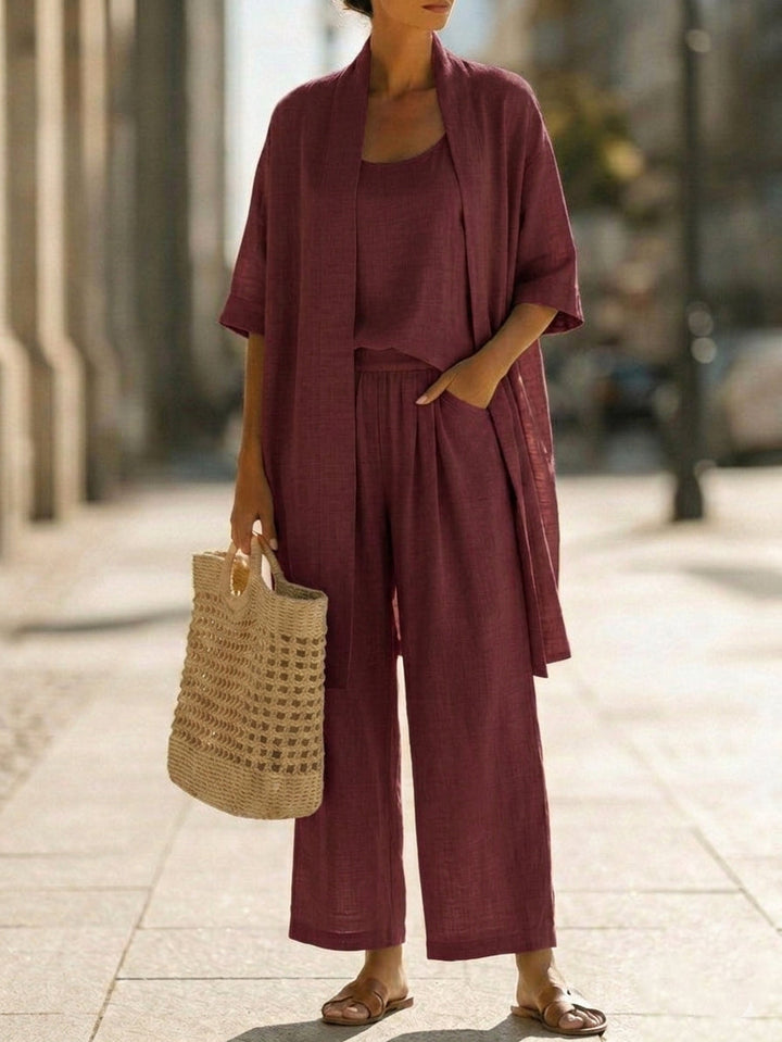 Conjunto de verano para mujer: pantalón amplio, top y kimono. Vacaciones y relax con estilo.