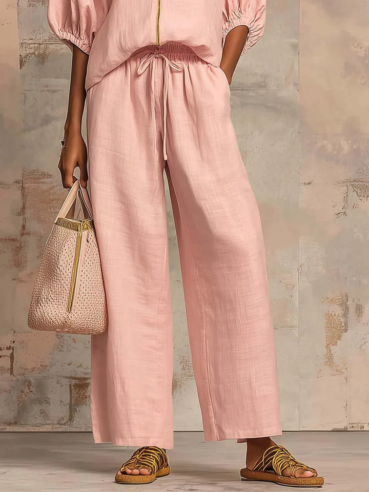 Conjunto de mujer estilo relajado: camisa de verano y pantalón ancho cómodo. Ideal para moda femenina.