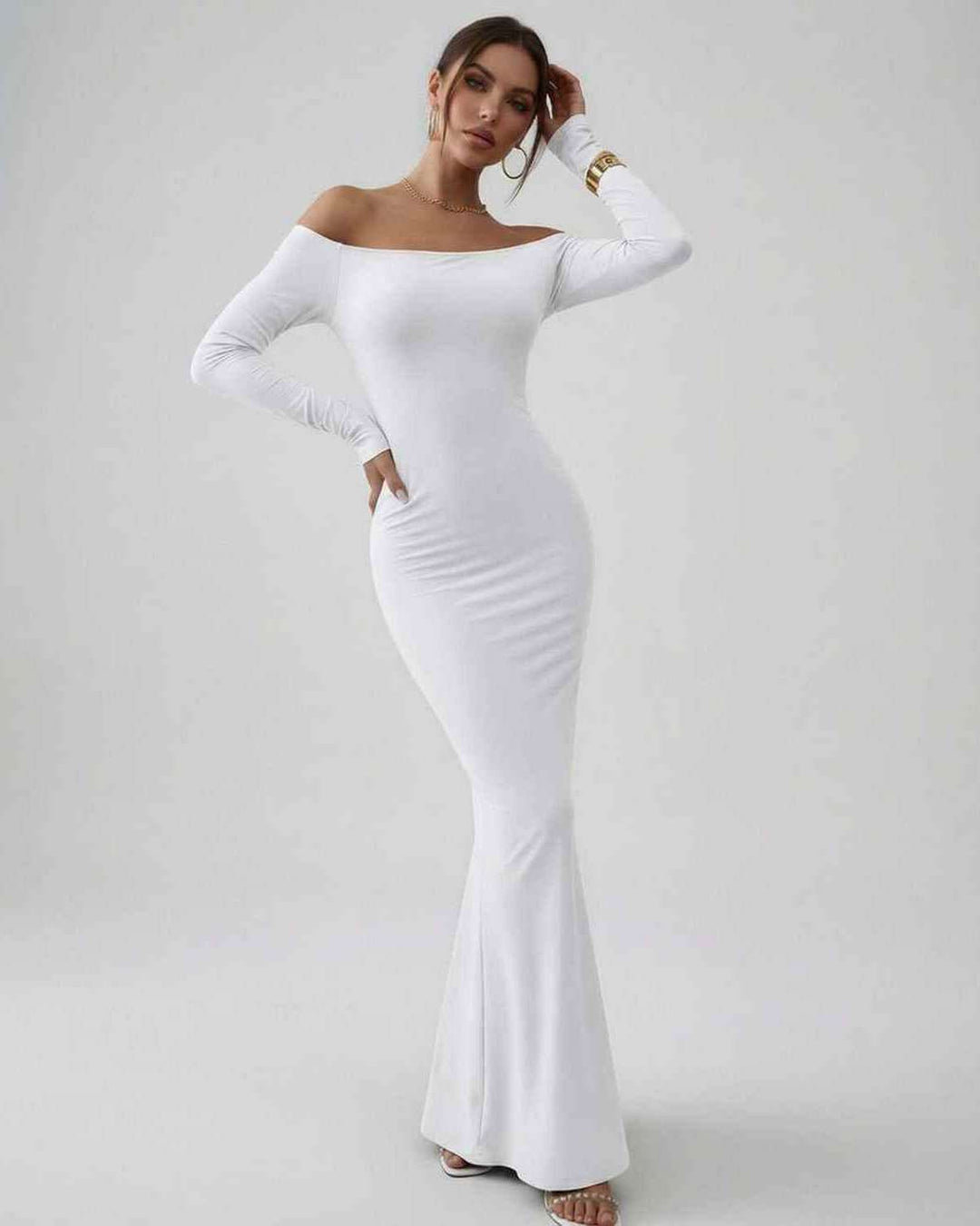 Vestido maxi blanco off-shoulder para mujer. Elegante y formal, ideal para fiesta o evento nocturno.