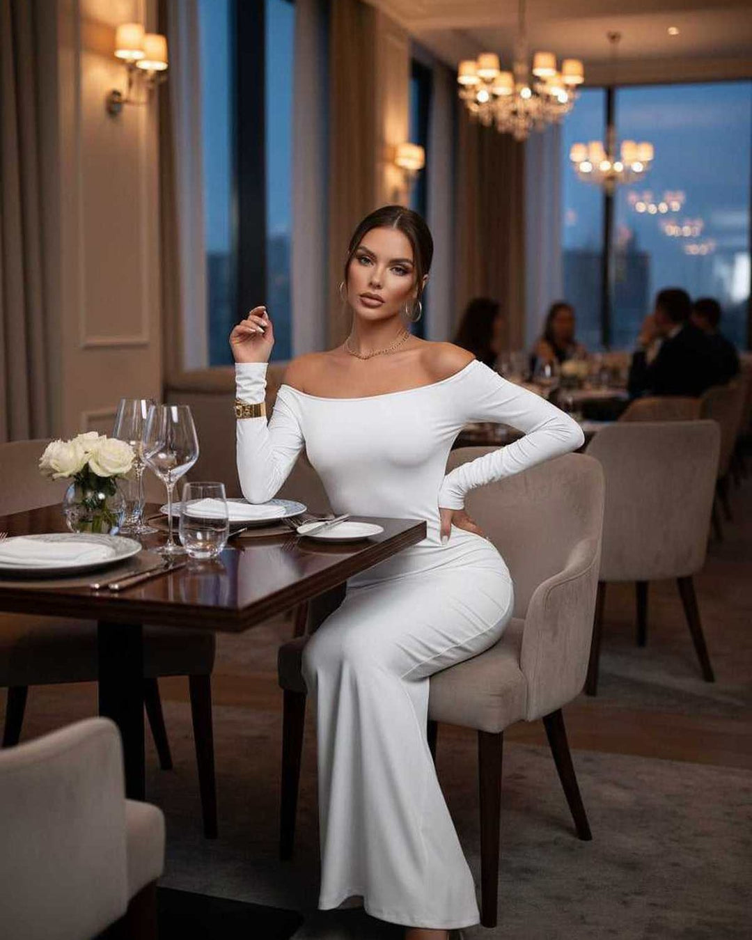 Mujer luciendo vestido maxi blanco off-shoulder. Vestido de fiesta elegante y formal. Ropa sofisticada de noche.