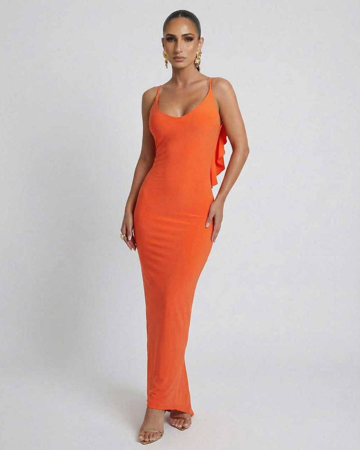 Vestido maxi naranja fluido y elegante para mujer, ideal para eventos de noche y fiestas formales.