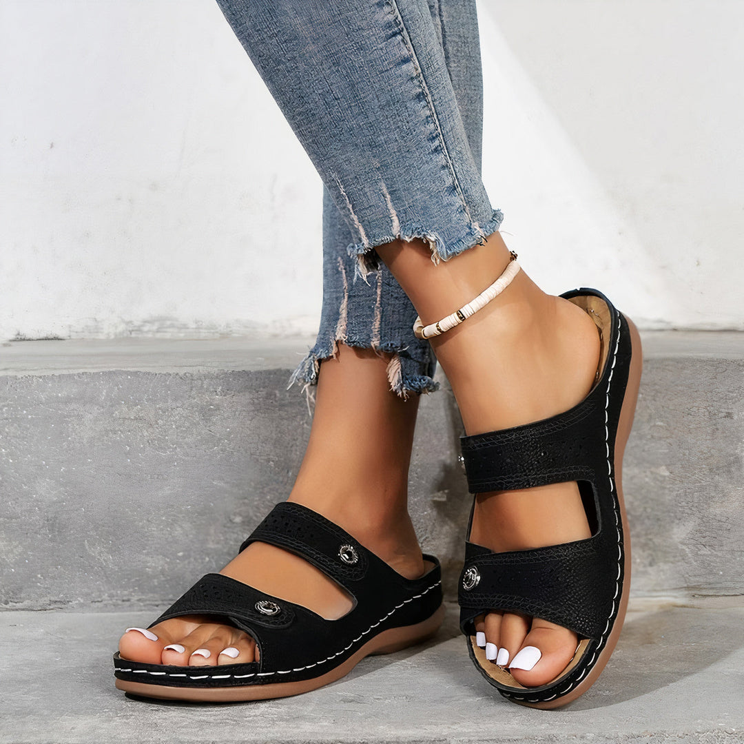 Sandalias de mujer con soporte de arco anatómico para el bienestar de los pies, ofreciendo confort y estabilidad.