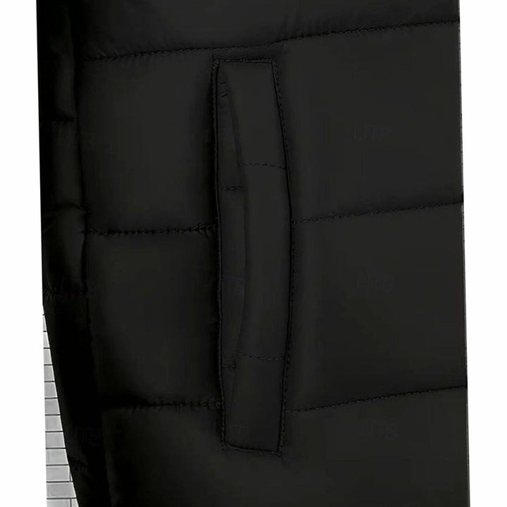 Chaqueta acolchada engomada para hombre con capucha. Cálida para invierno, ideal para un look casual de moda masculina.