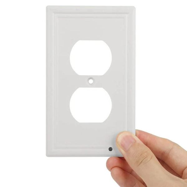 Eficientes luces nocturnas LED con sensor automático para enchufe. Pack de 4 para iluminación inteligente del hogar.