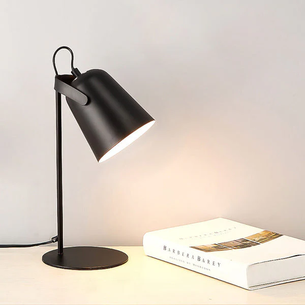 Lámpara de mesa decorativa estilo cubo. Diseño nórdico macaron de hierro, iluminación moderna y ambiente.