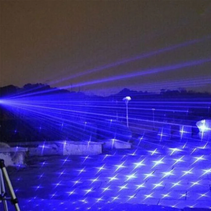 Haz de luz de linterna láser táctica de 5000m. Iluminación potente para supervivencia, camping y senderismo.
