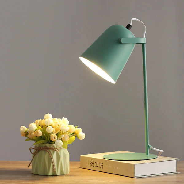 Lámpara de mesa con diseño de cubo, estilo nórdico moderno. Crea un ambiente acogedor en tu hogar.