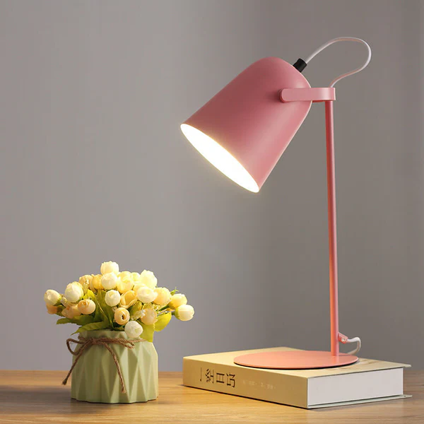 Lámpara de mesa nórdica macaron, diseño cubo de hierro. Iluminación creativa y moderna para el hogar.
