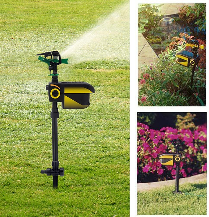 Aspersor solar con sensor PIR para riego automático, protegiendo tu jardín de plagas y asegurando la hidratación.