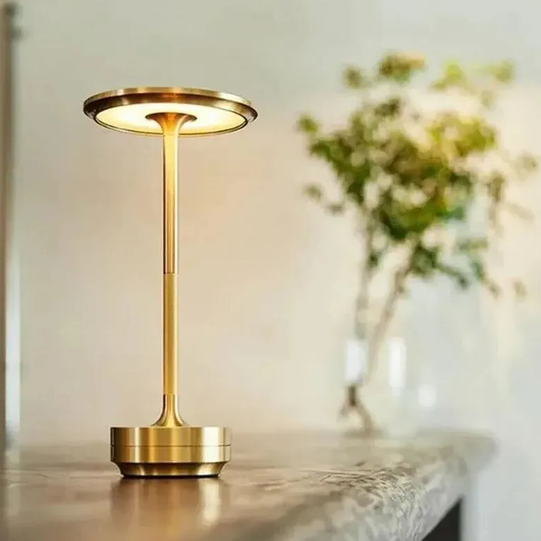 Lámpara LED portátil recargable para mesa. Iluminación decorativa para jardines, balcones, salones y terrazas.
