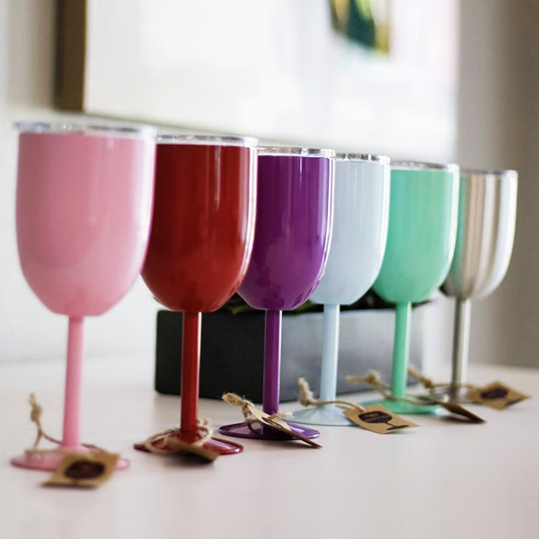 Copas de vino aisladas, ideales para mantener tus bebidas a la temperatura deseada, antiderrames.