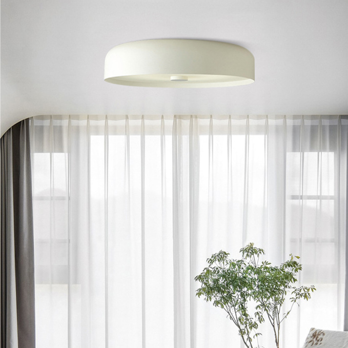 Decoración moderna con lámpara de techo LED redonda, estilo minimalista para un hogar elegante.