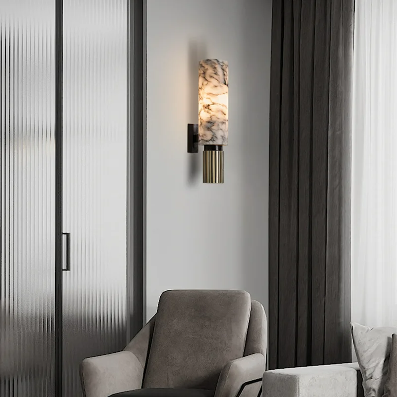 Aplique de pared cilíndrico en efecto mármol para una decoración moderna y luz LED cálida en el hogar.