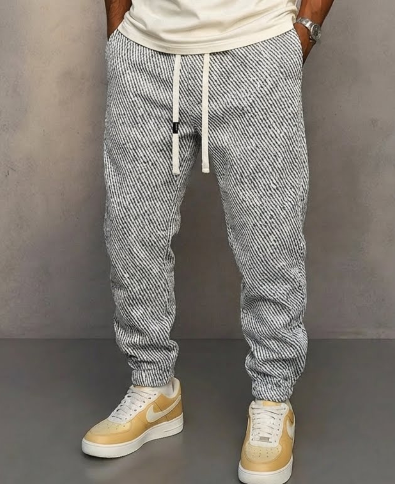 Pantalón casual para hombre con cordón de ajuste, estilo urbano y moderno. Cómodo y versátil.