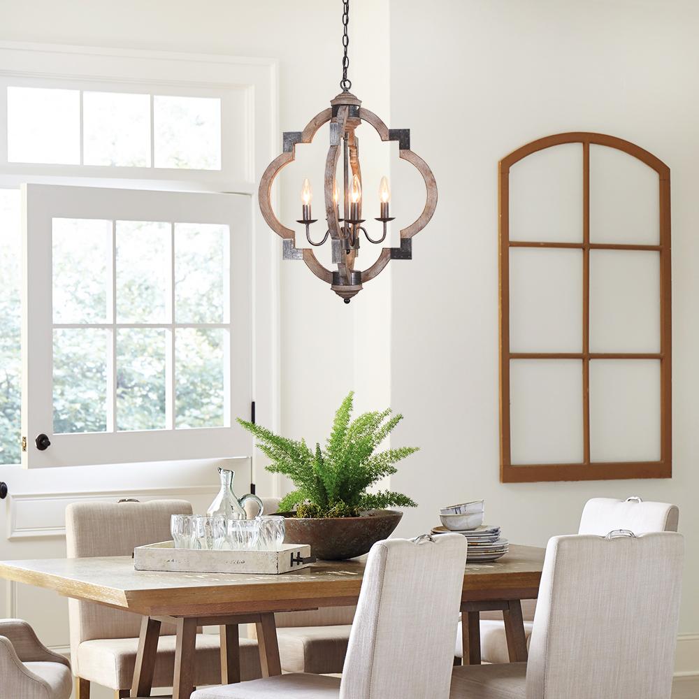 Iluminación colgante de madera rústica con 4 focos negros, ideal para decoración de hogar.