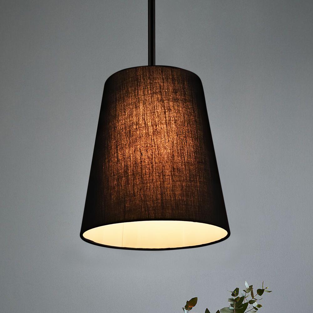 Luz colgante geométrica contemporánea, ideal para iluminación moderna de sala o comedor.