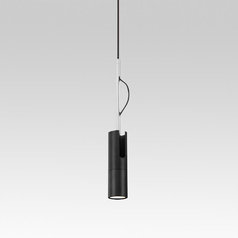 Decoración moderna con lámpara colgante negra. Iluminación de hogar contemporánea, diseño cilíndrico para techo.