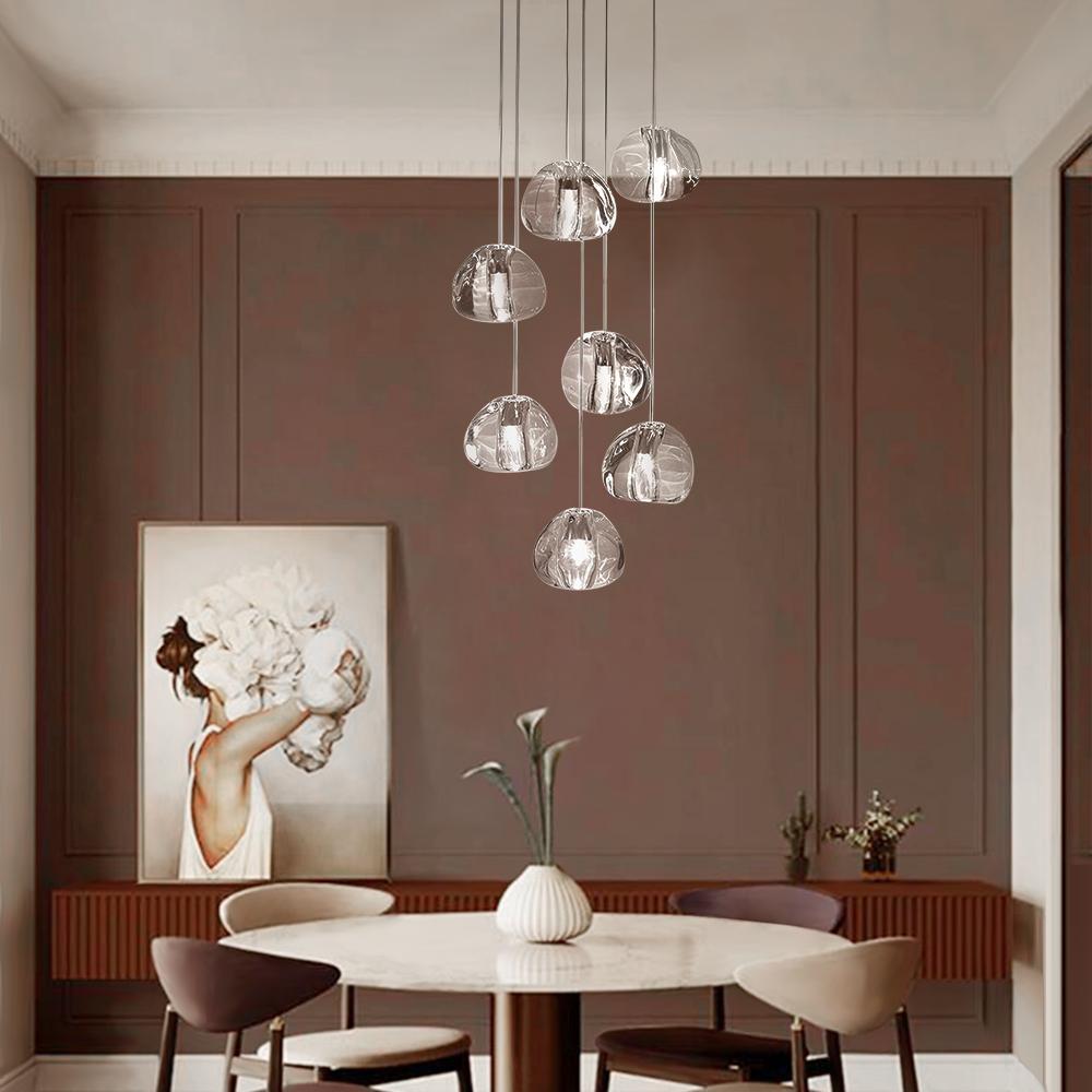 Lámpara colgante de cristal en cascada, diseño moderno para techo de comedor o sala. Iluminación LED elegante.