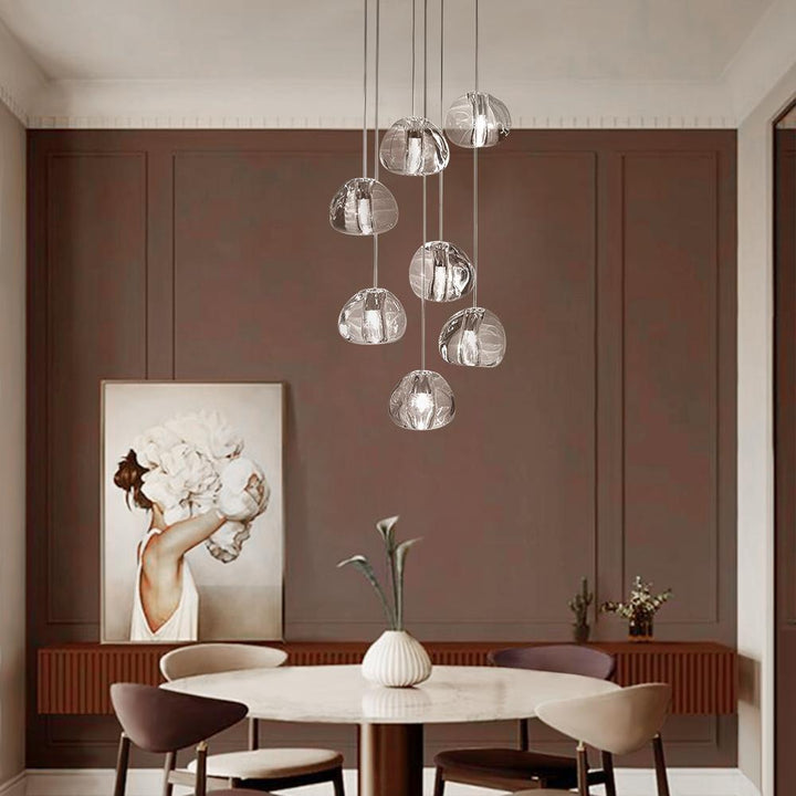 Lámpara colgante de cristal en cascada, diseño moderno para techo de comedor o sala. Iluminación LED elegante.