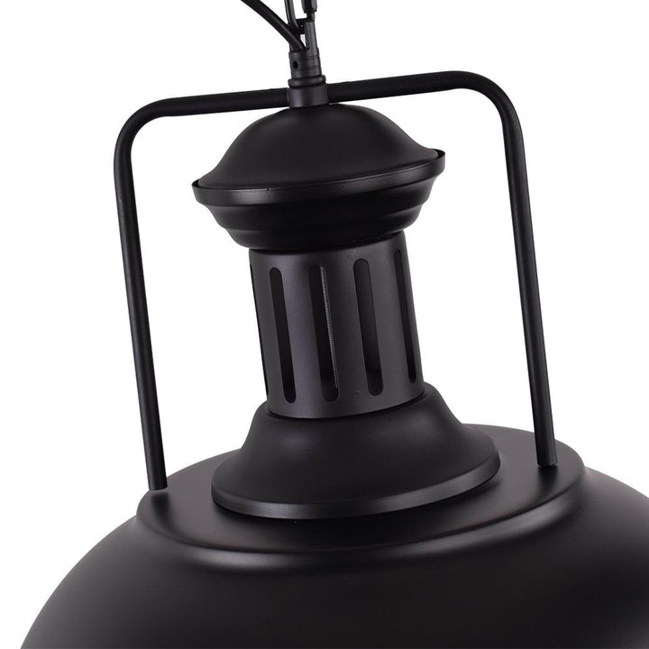 Lámpara de techo domo negro, estilo industrial moderno para iluminación de interiores.