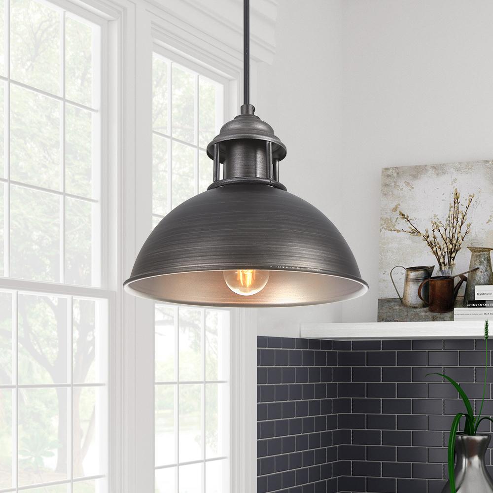 Colgante de plata antigua para cocina, ofrece iluminación funcional y decorativa.