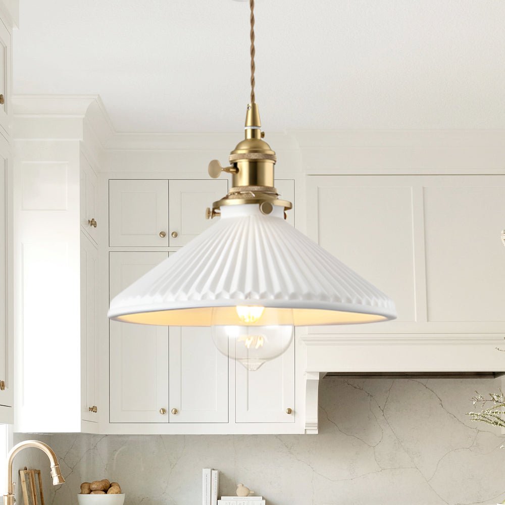 Lámpara colgante cónica vintage blanca, ideal para un toque elegante y moderno en cualquier hogar.